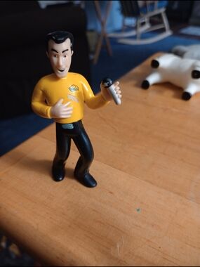 Yellow-Sweater Wiggles Microphone Figure Toy